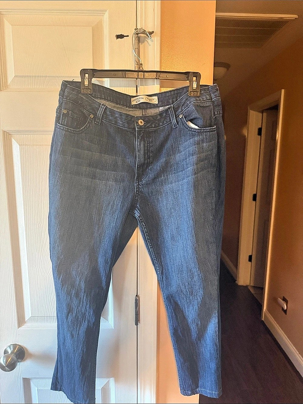 Canyon River Blues Straight Leg Jeans in Blue Size 18 short for women’s